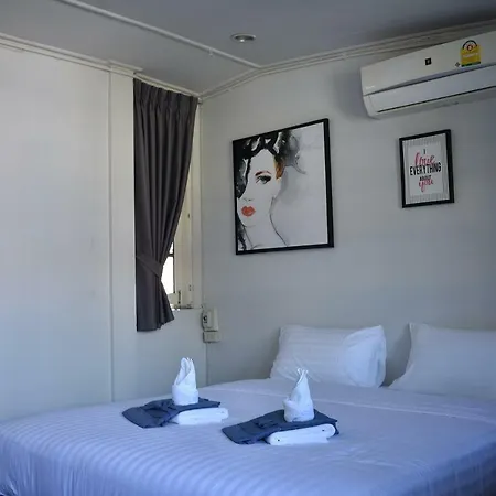 Maya Bed And Food Hostel